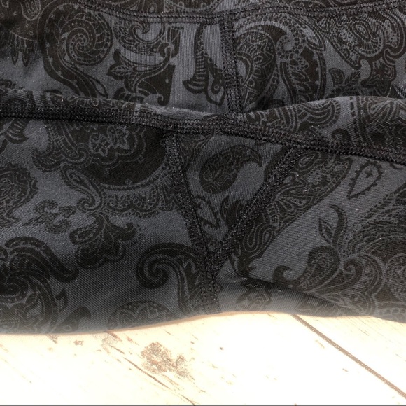 Lululemon Damask Print Crop Leggings 4 (?) - Picture 5 of 8